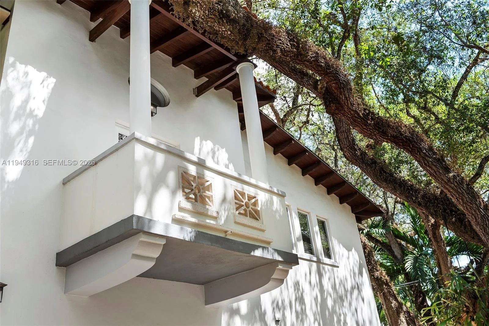 4191 Lybyer Ave, Miami, Florida 33133, Miami, Florida 33133, 6 Bedrooms Bedrooms, ,4 BathroomsBathrooms,Residential,For Sale,4191 Lybyer Ave, Miami, Florida 33133,A11949316