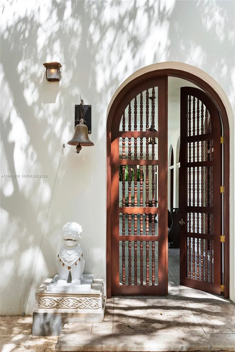 4191 Lybyer Ave, Miami, Florida 33133, Miami, Florida 33133, 6 Bedrooms Bedrooms, ,4 BathroomsBathrooms,Residential,For Sale,4191 Lybyer Ave, Miami, Florida 33133,A11949316