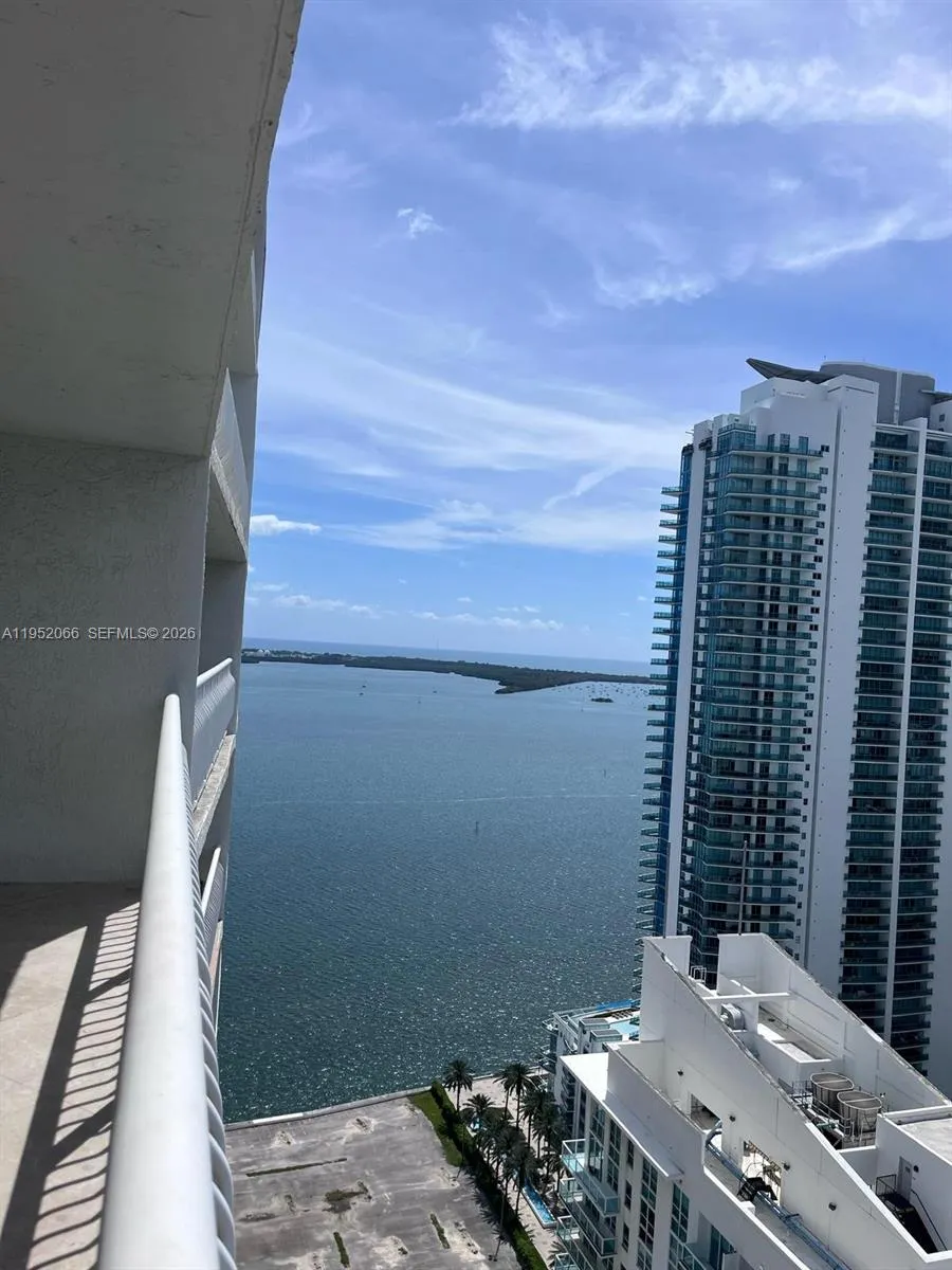 1200 Brickell Bay Dr 3921, Miami, Florida 33131, Miami, Florida 33131, 1 Bedroom Bedrooms, ,1 BathroomBathrooms,Residential,For Sale,1200 Brickell Bay Dr 3921, Miami, Florida 33131,A11952066
