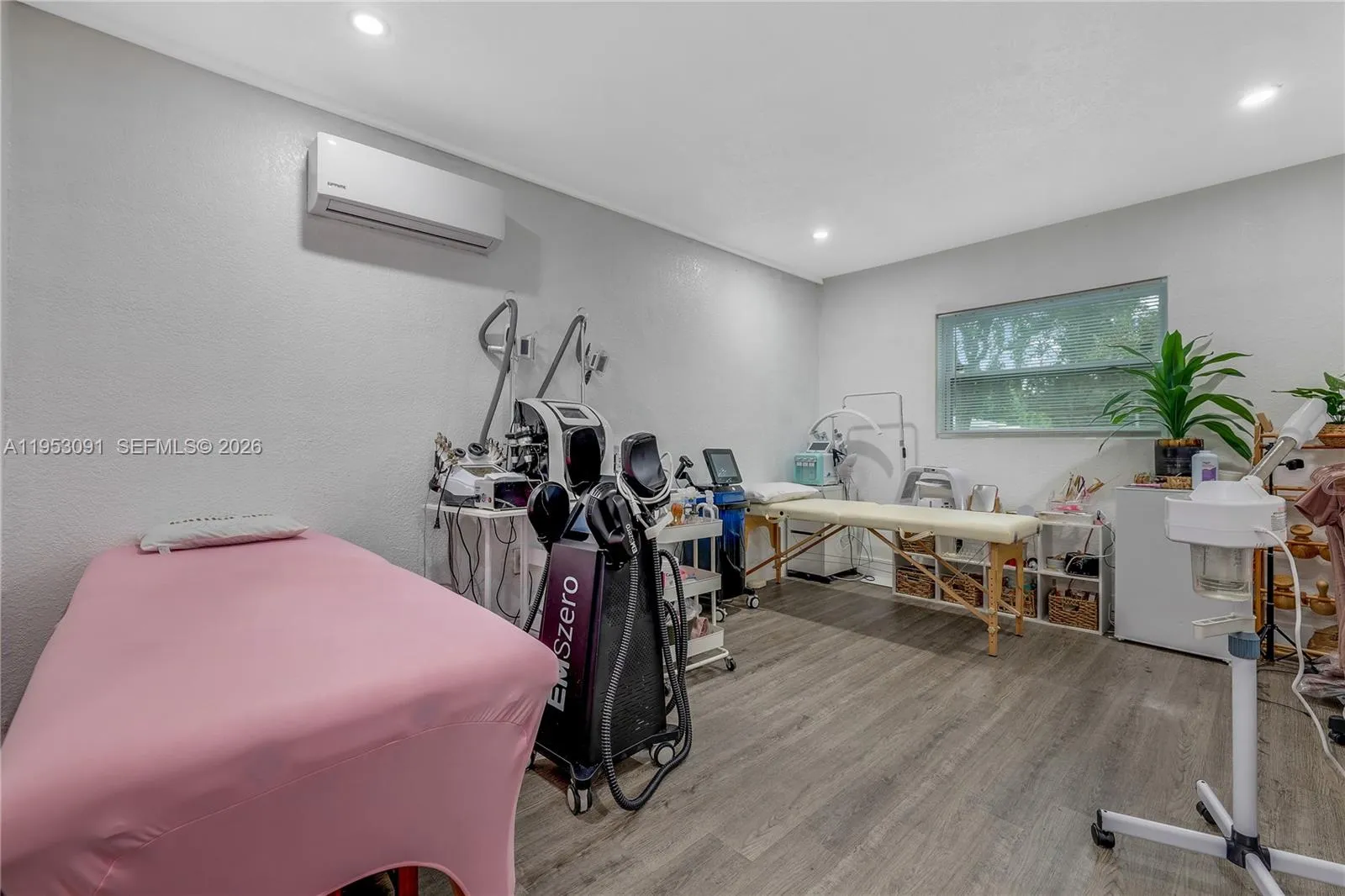 5712 Monroe St, Hollywood, Florida 33023, Hollywood, Florida 33023, 4 Bedrooms Bedrooms, ,3 BathroomsBathrooms,Residential,For Sale,5712 Monroe St, Hollywood, Florida 33023,A11953091