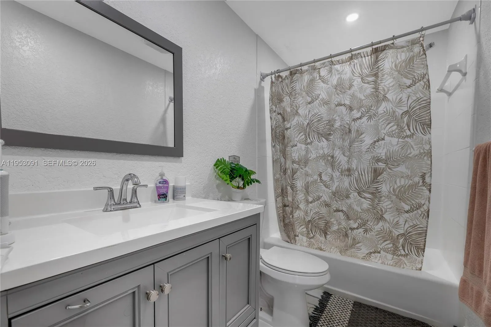 5712 Monroe St, Hollywood, Florida 33023, Hollywood, Florida 33023, 4 Bedrooms Bedrooms, ,3 BathroomsBathrooms,Residential,For Sale,5712 Monroe St, Hollywood, Florida 33023,A11953091