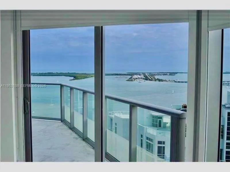 1300 Brickell Bay Dr 3302, Miami, Florida 33131, Miami, Florida 33131, 3 Bedrooms Bedrooms, ,2 BathroomsBathrooms,Residential,For Sale,1300 Brickell Bay Dr 3302, Miami, Florida 33131,A11953108