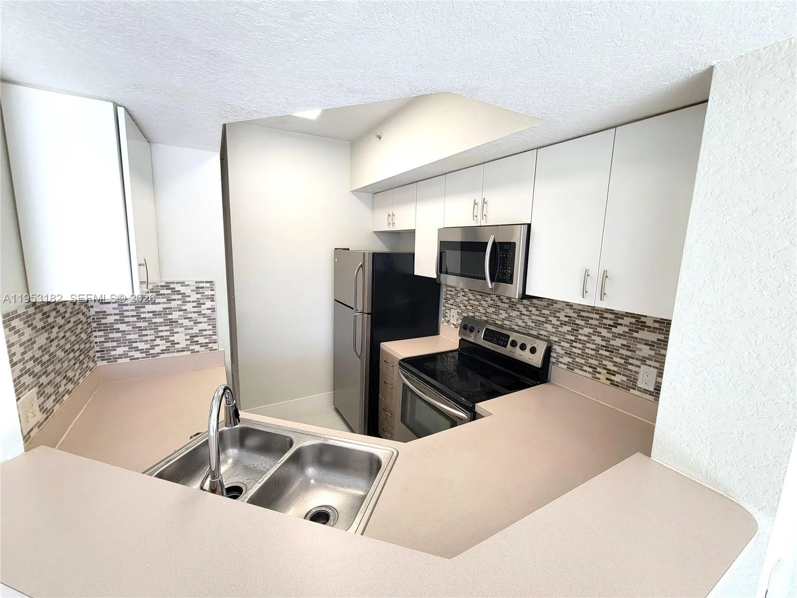 755 Sw 148th Ave 1103, Sunrise, Florida 33325, Sunrise, Florida 33325, 3 Bedrooms Bedrooms, ,3 BathroomsBathrooms,Residential Lease,For Rent,755 Sw 148th Ave 1103, Sunrise, Florida 33325,A11953182