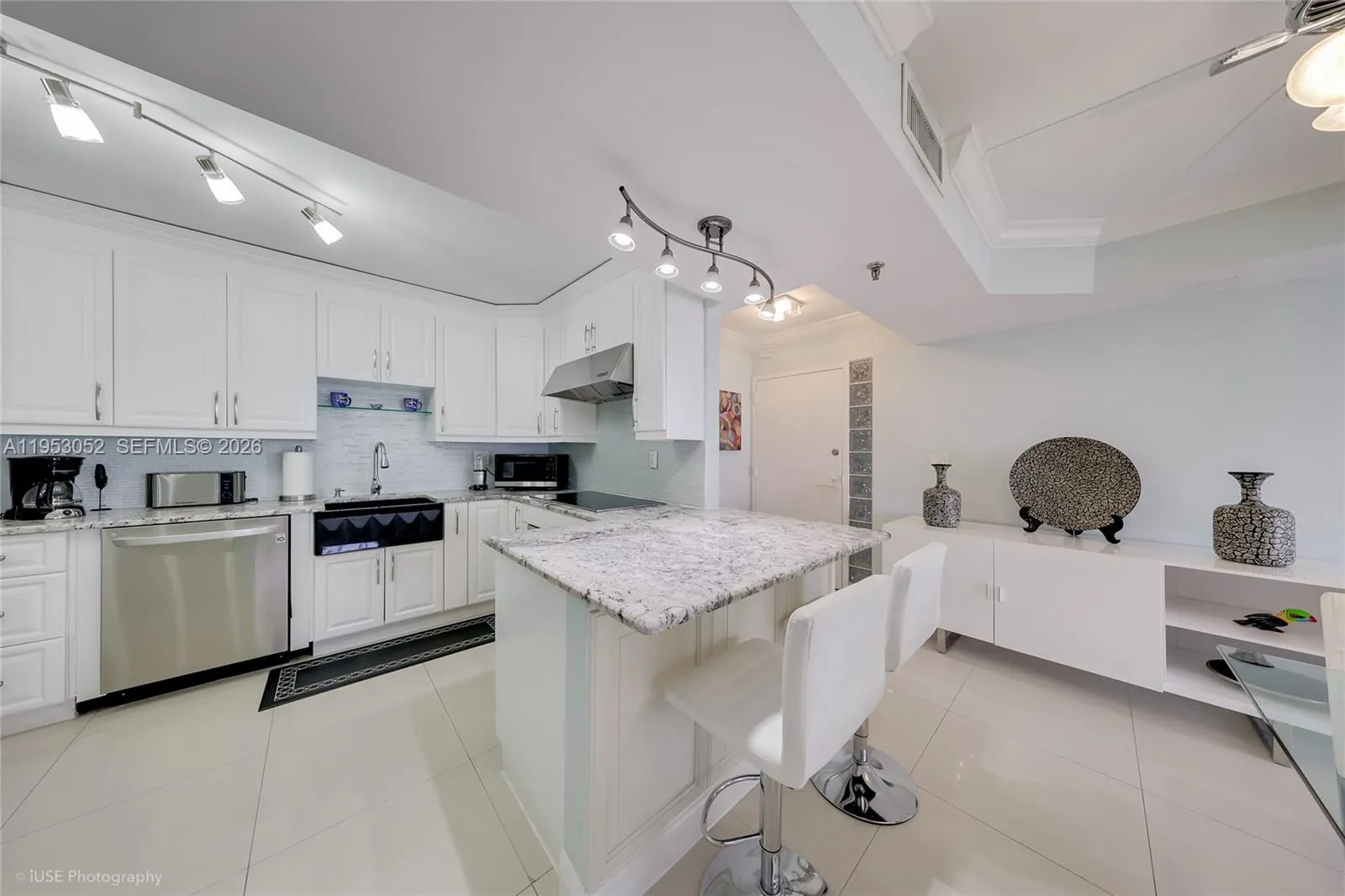 9341 Collins Ave 503, Surfside, Florida 33154, Surfside, Florida 33154, 1 Bedroom Bedrooms, ,1 BathroomBathrooms,Residential Lease,For Rent,9341 Collins Ave 503, Surfside, Florida 33154,A11953052