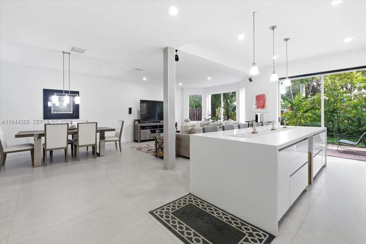 11372 Nw 72nd Ter, Doral, Florida 33178, Doral, Florida 33178, 4 Bedrooms Bedrooms, ,3 BathroomsBathrooms,Residential,For Sale,11372 Nw 72nd Ter, Doral, Florida 33178,A11944368