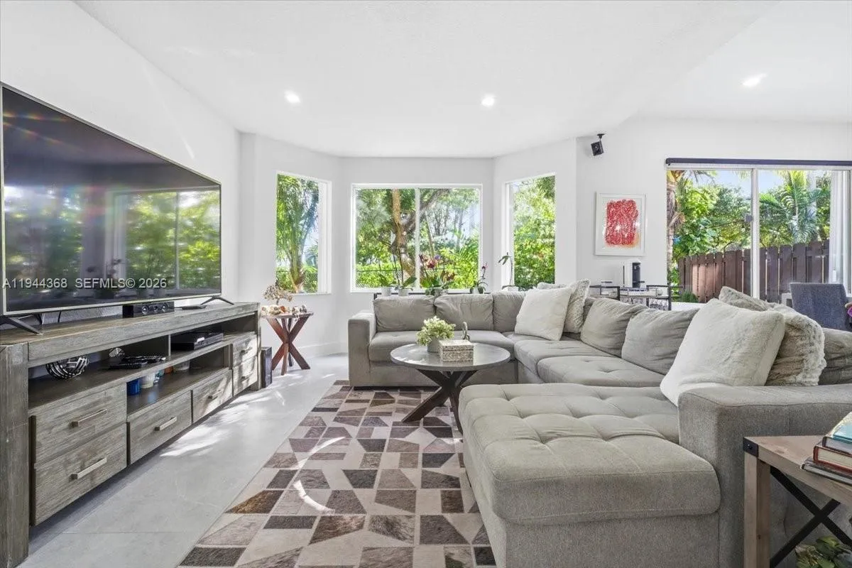 11372 Nw 72nd Ter, Doral, Florida 33178, Doral, Florida 33178, 4 Bedrooms Bedrooms, ,3 BathroomsBathrooms,Residential,For Sale,11372 Nw 72nd Ter, Doral, Florida 33178,A11944368