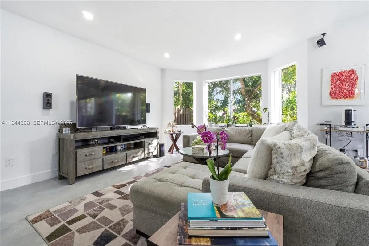 11372 Nw 72nd Ter, Doral, Florida 33178, Doral, Florida 33178, 4 Bedrooms Bedrooms, ,3 BathroomsBathrooms,Residential,For Sale,11372 Nw 72nd Ter, Doral, Florida 33178,A11944368