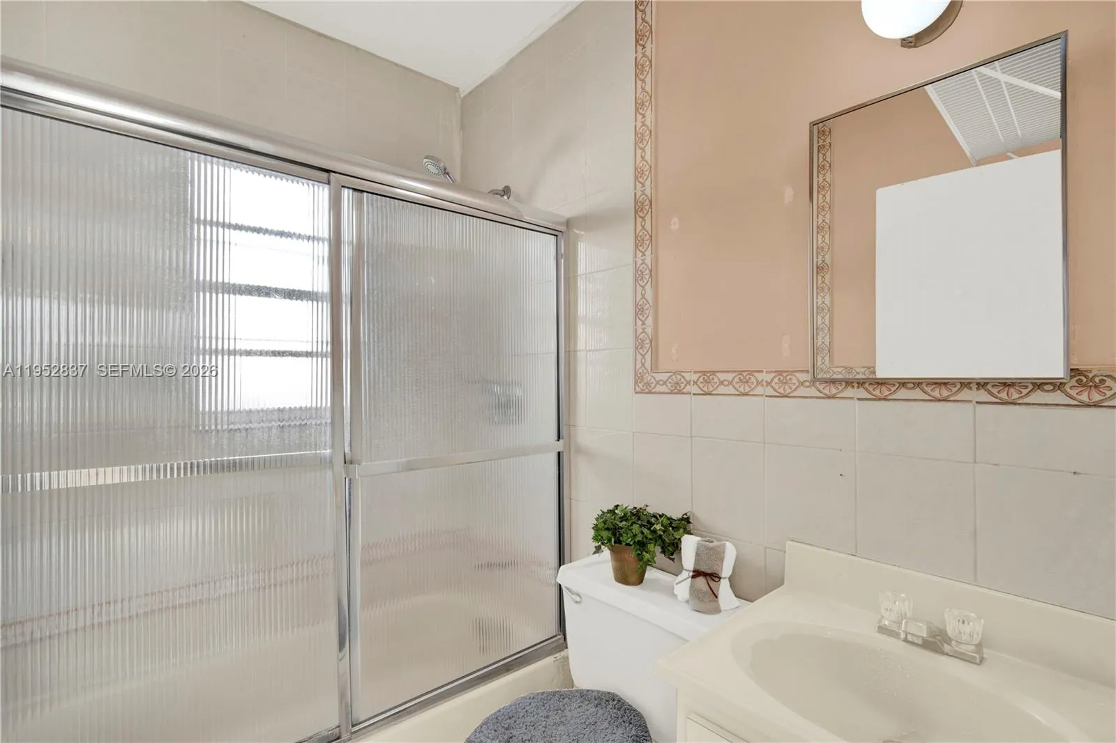 474 E 10th St, Hialeah, Florida 33010, Hialeah, Florida 33010, 4 Bedrooms Bedrooms, ,3 BathroomsBathrooms,Residential,For Sale,474 E 10th St, Hialeah, Florida 33010,A11952837