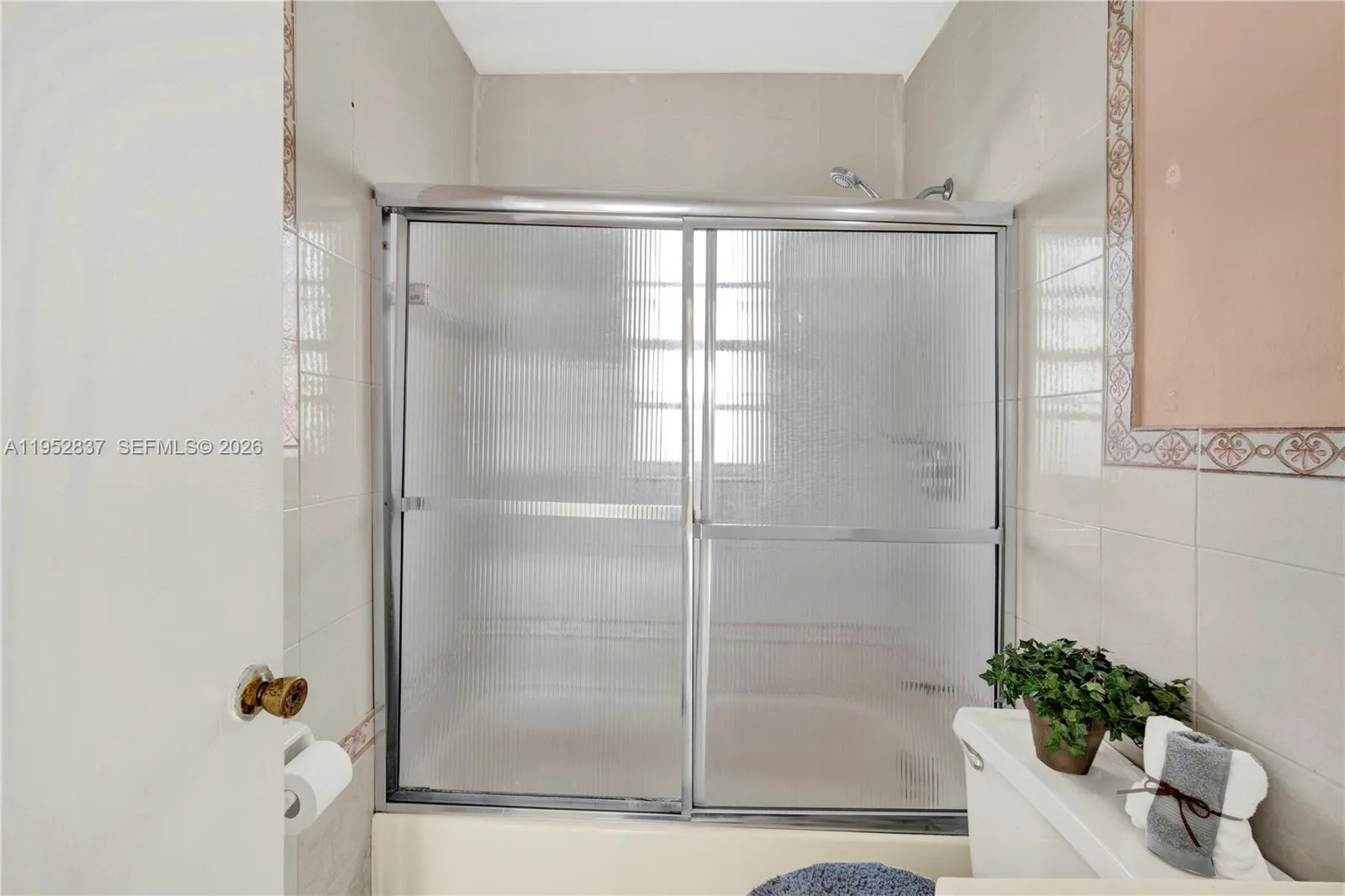 474 E 10th St, Hialeah, Florida 33010, Hialeah, Florida 33010, 4 Bedrooms Bedrooms, ,3 BathroomsBathrooms,Residential,For Sale,474 E 10th St, Hialeah, Florida 33010,A11952837