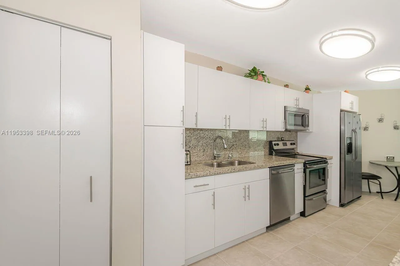 7135 Collins Ave 722, Miami Beach, Florida 33141, Miami Beach, Florida 33141, 1 Bedroom Bedrooms, ,2 BathroomsBathrooms,Residential,For Sale,7135 Collins Ave 722, Miami Beach, Florida 33141,A11953398