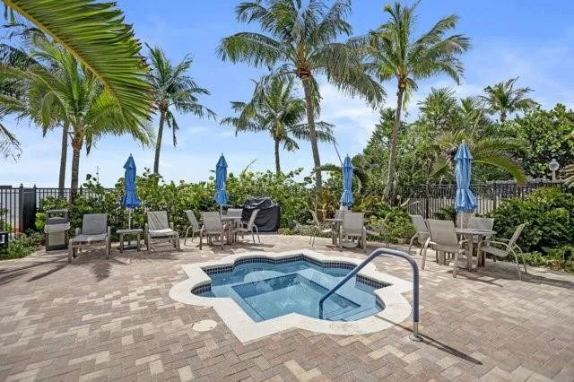 Beachside Hot tub
