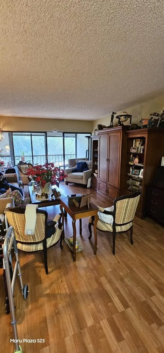 200 Lakeview Dr 212, Weston, Florida 33326, Weston, Florida 33326, 2 Bedrooms Bedrooms, ,2 BathroomsBathrooms,Residential,For Sale,200 Lakeview Dr 212, Weston, Florida 33326,A11943053