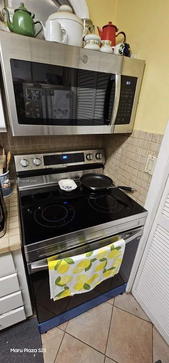 200 Lakeview Dr 212, Weston, Florida 33326, Weston, Florida 33326, 2 Bedrooms Bedrooms, ,2 BathroomsBathrooms,Residential,For Sale,200 Lakeview Dr 212, Weston, Florida 33326,A11943053