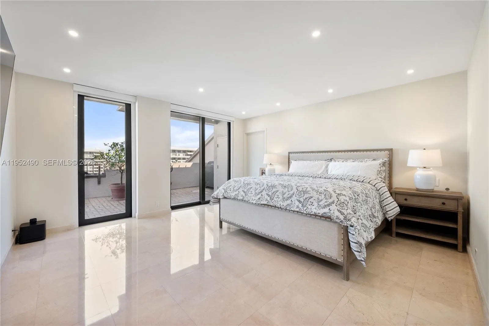 251 Crandon Blvd 806, Key Biscayne, Florida 33149, Key Biscayne, Florida 33149, 2 Bedrooms Bedrooms, ,2 BathroomsBathrooms,Residential,For Sale,251 Crandon Blvd 806, Key Biscayne, Florida 33149,A11952490