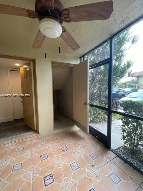 321 Lakeview Dr 105, Weston, Florida 33326, Weston, Florida 33326, 2 Bedrooms Bedrooms, ,2 BathroomsBathrooms,Residential Lease,For Rent,321 Lakeview Dr 105, Weston, Florida 33326,A11948604