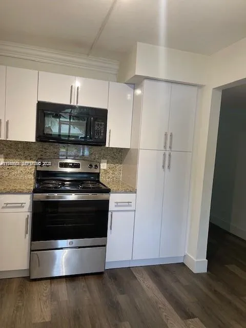 321 Lakeview Dr 105, Weston, Florida 33326, Weston, Florida 33326, 2 Bedrooms Bedrooms, ,2 BathroomsBathrooms,Residential Lease,For Rent,321 Lakeview Dr 105, Weston, Florida 33326,A11948604