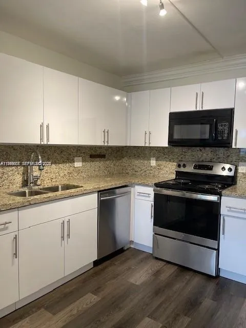 321 Lakeview Dr 105, Weston, Florida 33326, Weston, Florida 33326, 2 Bedrooms Bedrooms, ,2 BathroomsBathrooms,Residential Lease,For Rent,321 Lakeview Dr 105, Weston, Florida 33326,A11948604