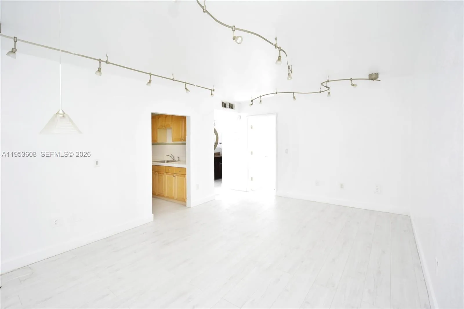 344 Meridian Ave 2b, Miami Beach, Florida 33139, Miami Beach, Florida 33139, 1 Bedroom Bedrooms, ,1 BathroomBathrooms,Residential,For Sale,344 Meridian Ave 2b, Miami Beach, Florida 33139,A11953608