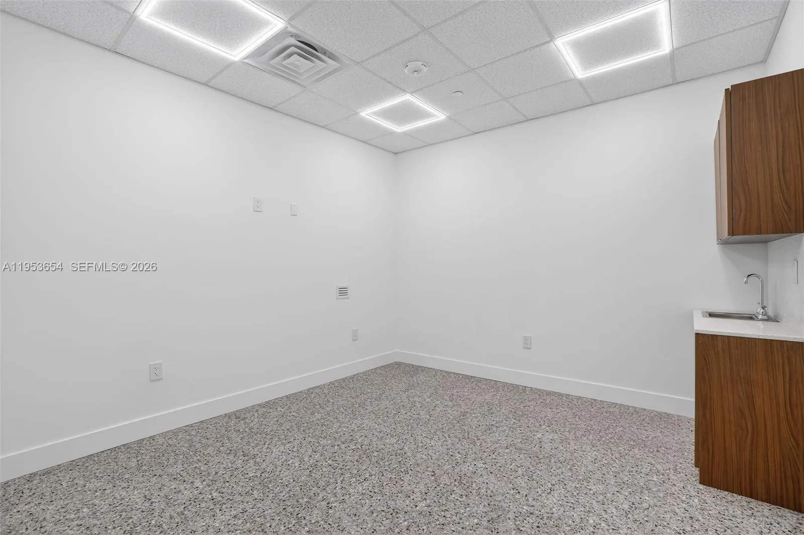 Beauty Salon Suites For Rent Ride Fiu College, Florida 33174, ,Commercial Lease,For Rent,Beauty Salon Suites For Rent Ride Fiu College, , ,A11953654