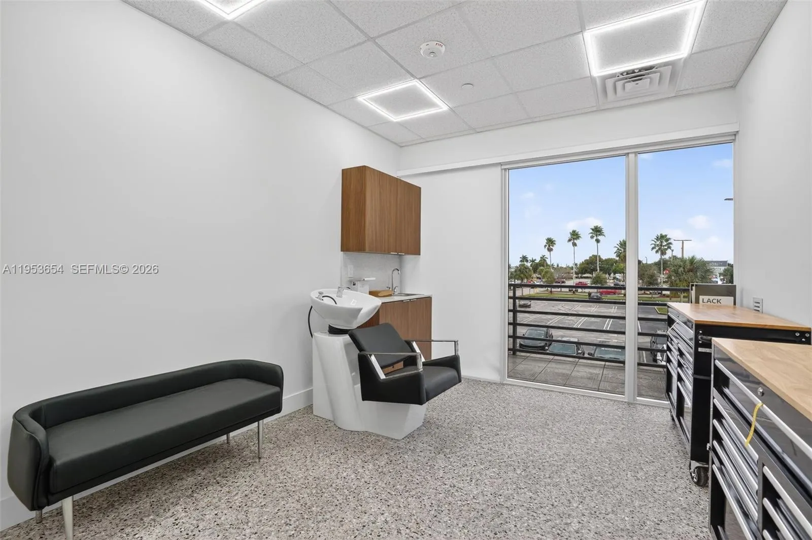 Beauty Salon Suites For Rent Ride Fiu College, Florida 33174, ,Commercial Lease,For Rent,Beauty Salon Suites For Rent Ride Fiu College, , ,A11953654