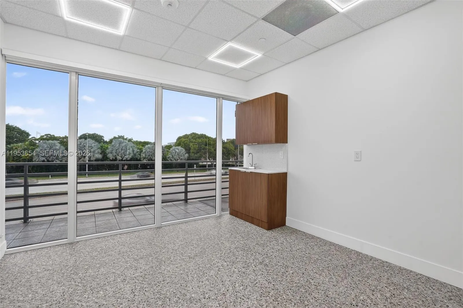 Beauty Salon Suites For Rent Ride Fiu College, Florida 33174, ,Commercial Lease,For Rent,Beauty Salon Suites For Rent Ride Fiu College, , ,A11953654