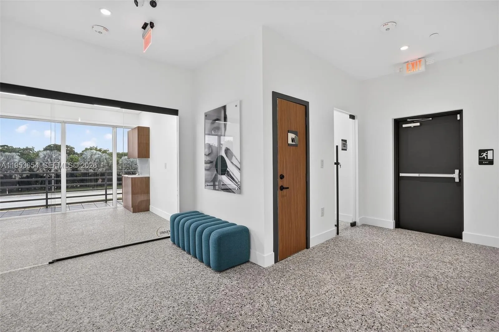 Beauty Salon Suites For Rent Ride Fiu College, Florida 33174, ,Commercial Lease,For Rent,Beauty Salon Suites For Rent Ride Fiu College, , ,A11953654