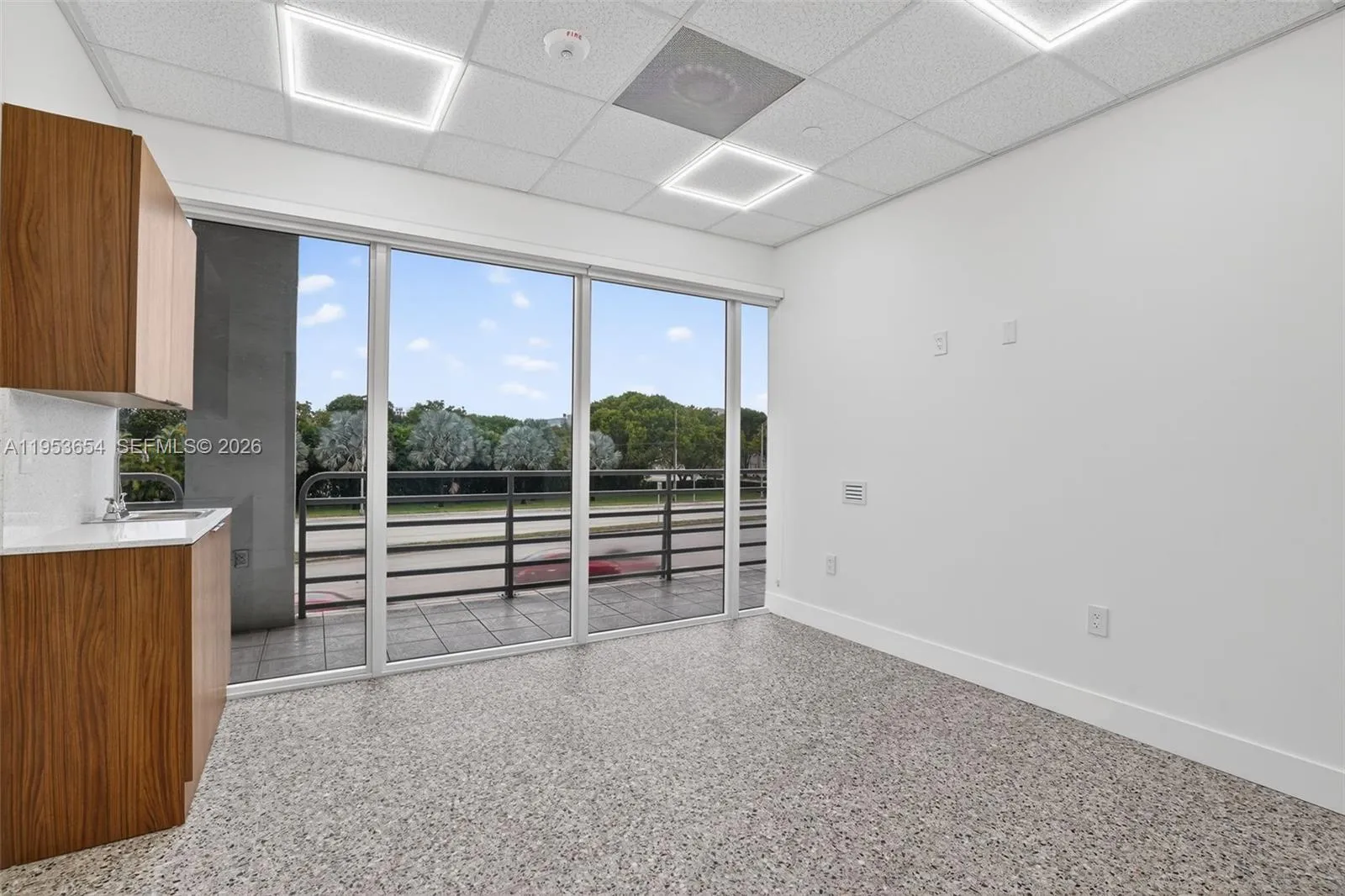 Beauty Salon Suites For Rent Ride Fiu College, Florida 33174, ,Commercial Lease,For Rent,Beauty Salon Suites For Rent Ride Fiu College, , ,A11953654