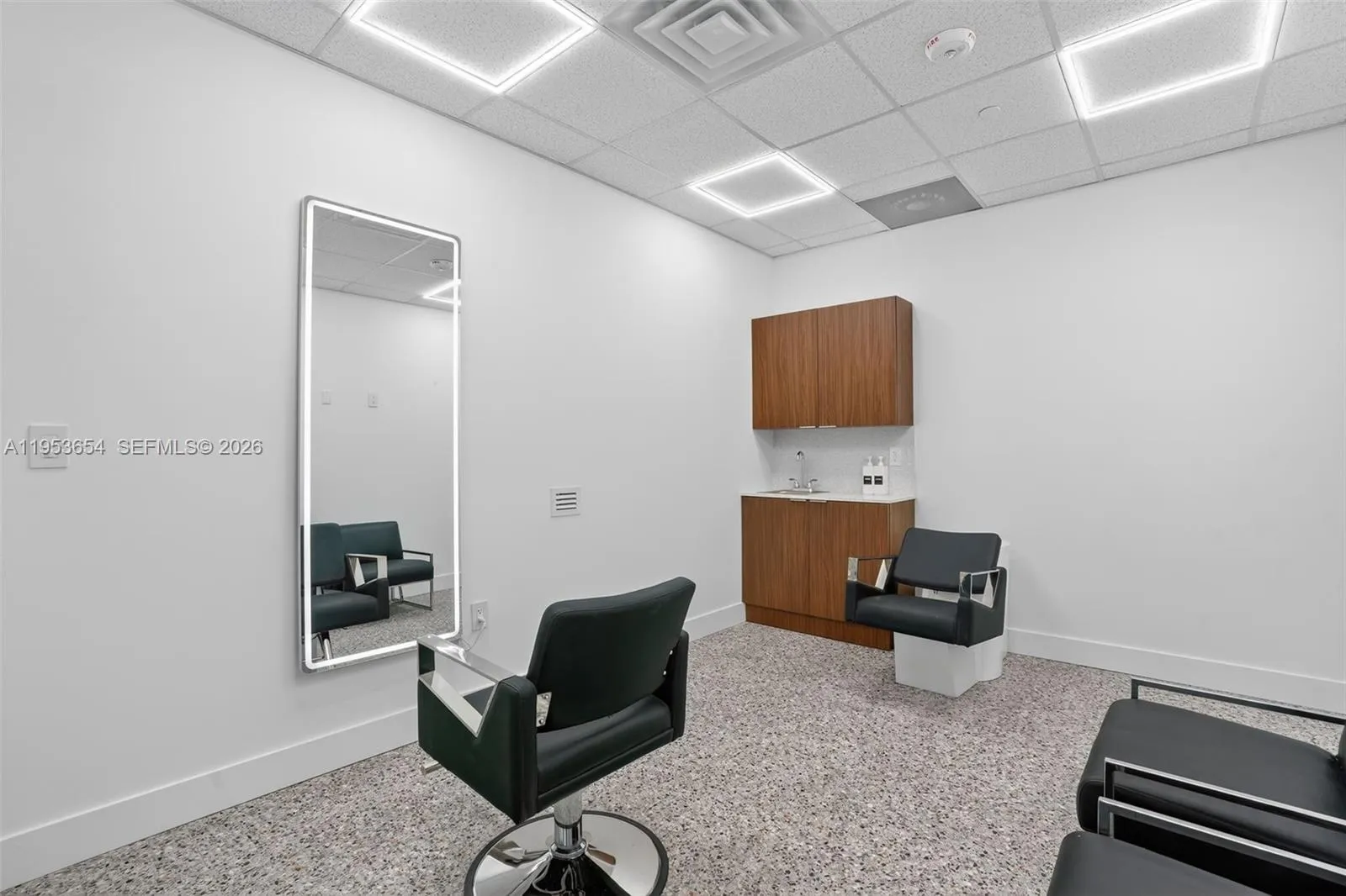 Beauty Salon Suites For Rent Ride Fiu College, Florida 33174, ,Commercial Lease,For Rent,Beauty Salon Suites For Rent Ride Fiu College, , ,A11953654