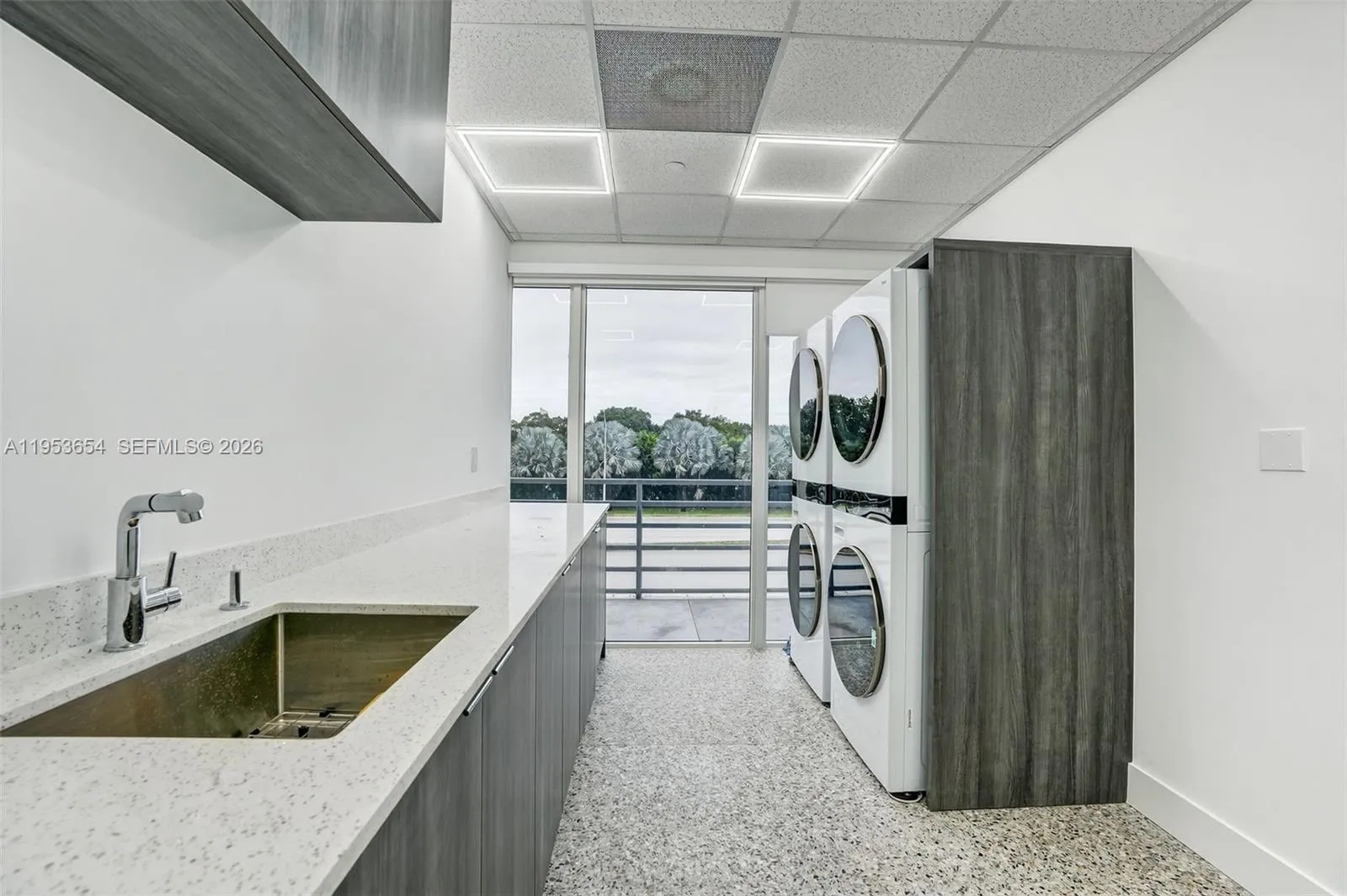 Beauty Salon Suites For Rent Ride Fiu College, Florida 33174, ,Commercial Lease,For Rent,Beauty Salon Suites For Rent Ride Fiu College, , ,A11953654