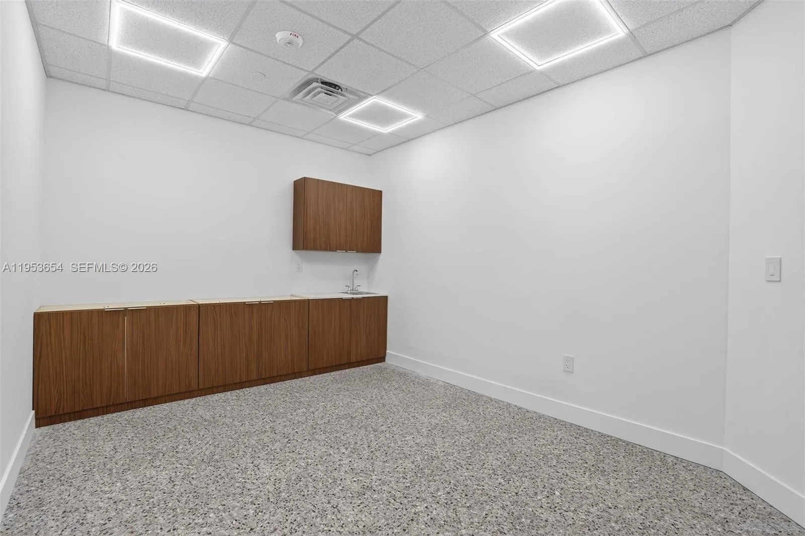 Beauty Salon Suites For Rent Ride Fiu College, Florida 33174, ,Commercial Lease,For Rent,Beauty Salon Suites For Rent Ride Fiu College, , ,A11953654