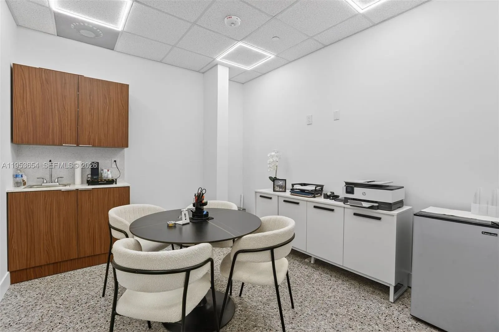 Beauty Salon Suites For Rent Ride Fiu College, Florida 33174, ,Commercial Lease,For Rent,Beauty Salon Suites For Rent Ride Fiu College, , ,A11953654