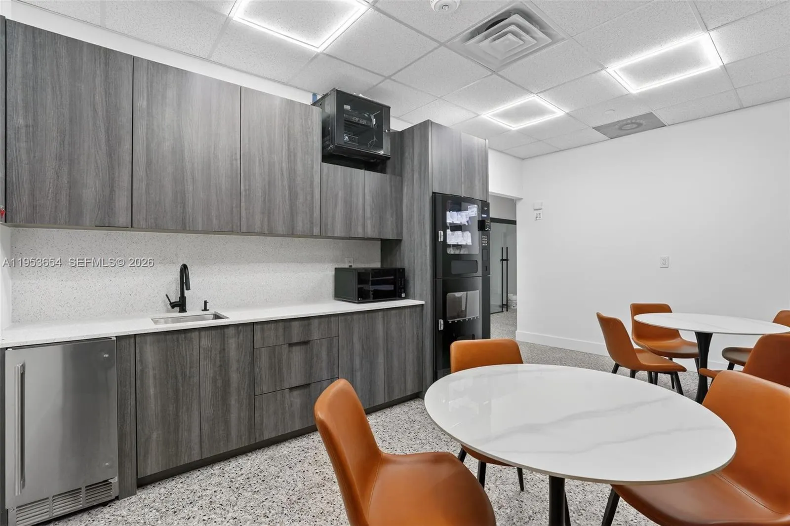 Beauty Salon Suites For Rent Ride Fiu College, Florida 33174, ,Commercial Lease,For Rent,Beauty Salon Suites For Rent Ride Fiu College, , ,A11953654