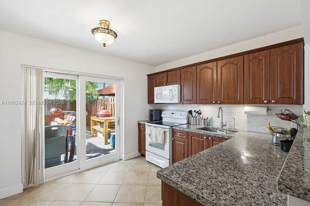 560 Nw 82nd Pl 306, Miami, Florida 33126, Miami, Florida 33126, 2 Bedrooms Bedrooms, ,1 BathroomBathrooms,Residential,For Sale,560 Nw 82nd Pl 306, Miami, Florida 33126,A11952424