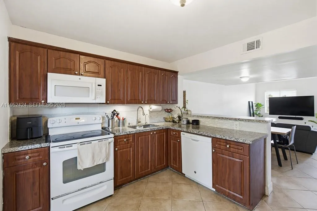 560 Nw 82nd Pl 306, Miami, Florida 33126, Miami, Florida 33126, 2 Bedrooms Bedrooms, ,1 BathroomBathrooms,Residential,For Sale,560 Nw 82nd Pl 306, Miami, Florida 33126,A11952424