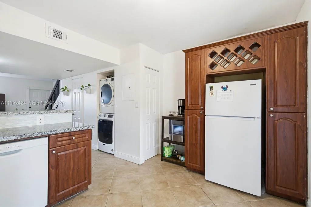 560 Nw 82nd Pl 306, Miami, Florida 33126, Miami, Florida 33126, 2 Bedrooms Bedrooms, ,1 BathroomBathrooms,Residential,For Sale,560 Nw 82nd Pl 306, Miami, Florida 33126,A11952424