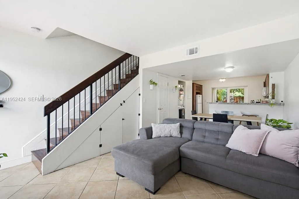 560 Nw 82nd Pl 306, Miami, Florida 33126, Miami, Florida 33126, 2 Bedrooms Bedrooms, ,1 BathroomBathrooms,Residential,For Sale,560 Nw 82nd Pl 306, Miami, Florida 33126,A11952424