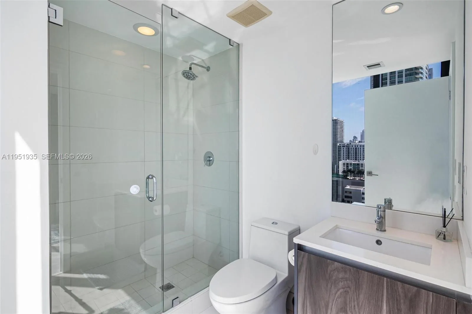 3131 Ne 7th Ave 1701, Miami, Florida 33137, Miami, Florida 33137, 3 Bedrooms Bedrooms, ,3 BathroomsBathrooms,Residential,For Sale,3131 Ne 7th Ave 1701, Miami, Florida 33137,A11951935