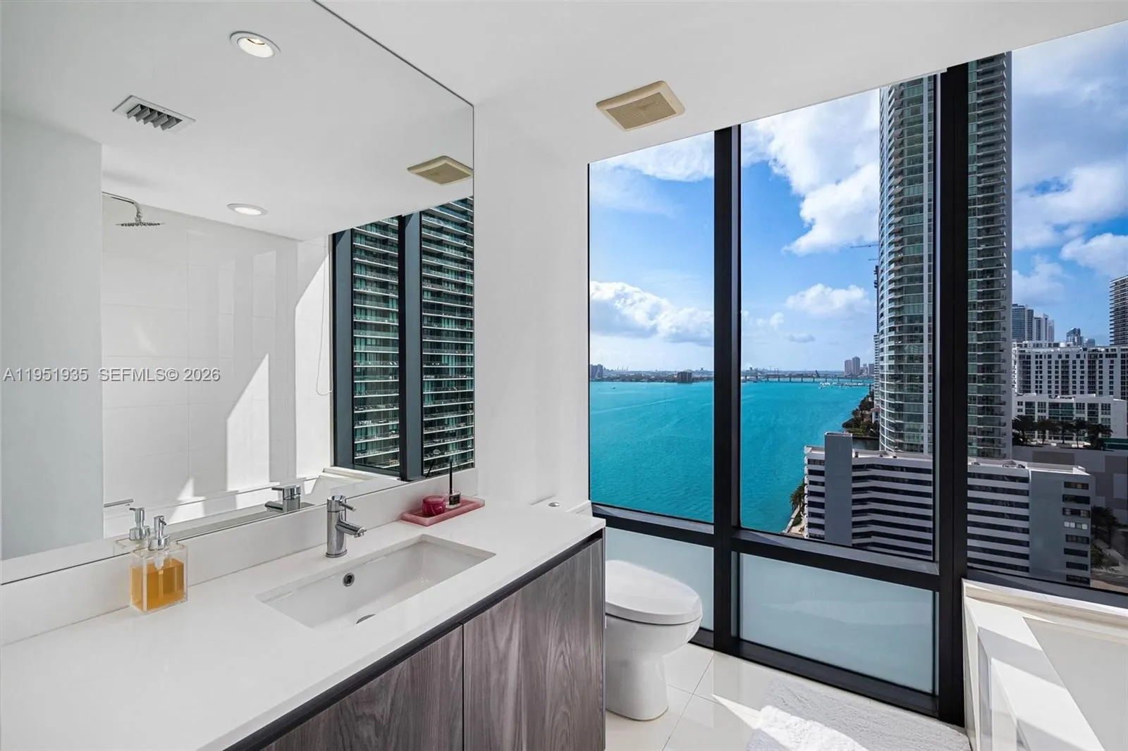 3131 Ne 7th Ave 1701, Miami, Florida 33137, Miami, Florida 33137, 3 Bedrooms Bedrooms, ,3 BathroomsBathrooms,Residential,For Sale,3131 Ne 7th Ave 1701, Miami, Florida 33137,A11951935