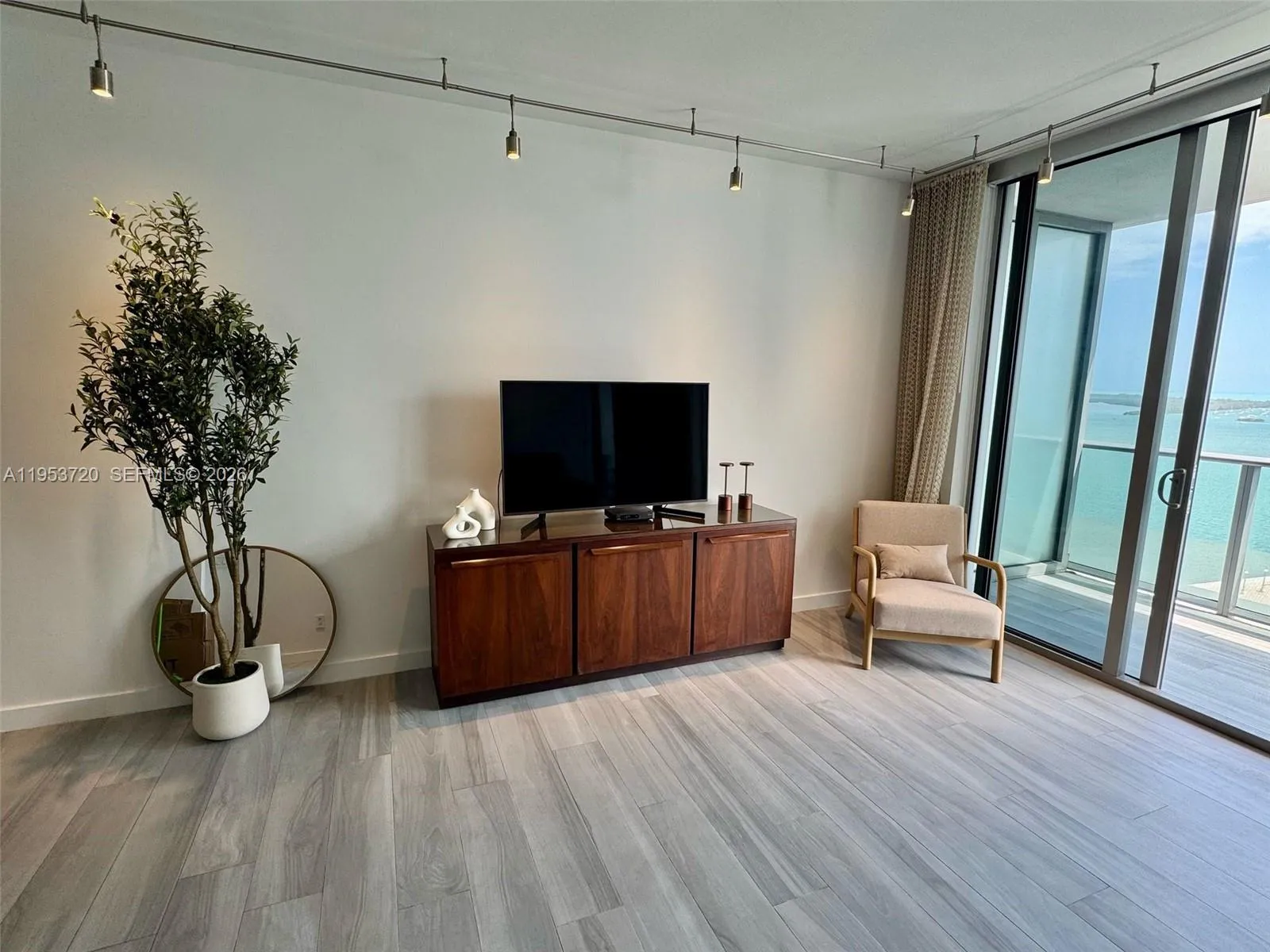 1300 Brickell Bay Dr 2504, Miami, Florida 33131, Miami, Florida 33131, 1 Bedroom Bedrooms, ,1 BathroomBathrooms,Residential Lease,For Rent,1300 Brickell Bay Dr 2504, Miami, Florida 33131,A11953720