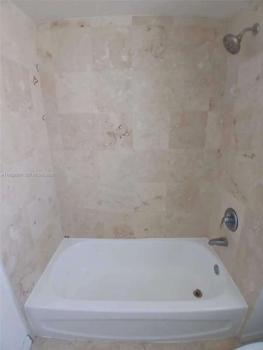 425 Ne 30th St Apt 202, Miami, Florida 33137, Miami, Florida 33137, 1 Bedroom Bedrooms, ,1 BathroomBathrooms,Residential Lease,For Rent,425 Ne 30th St Apt 202, Miami, Florida 33137,A11953058