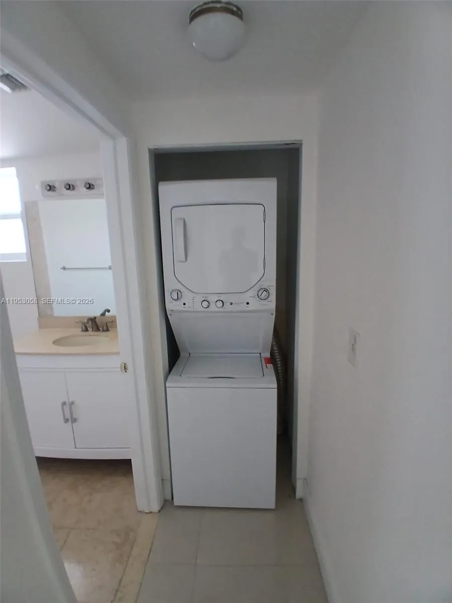 425 Ne 30th St Apt 202, Miami, Florida 33137, Miami, Florida 33137, 1 Bedroom Bedrooms, ,1 BathroomBathrooms,Residential Lease,For Rent,425 Ne 30th St Apt 202, Miami, Florida 33137,A11953058