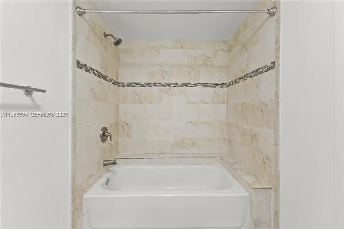 181 Wimbledon Lake Dr 181, Plantation, Florida 333, Plantation, Florida 33324, 3 Bedrooms Bedrooms, ,2 BathroomsBathrooms,Residential Lease,For Rent,181 Wimbledon Lake Dr 181, Plantation, Florida 333,A11953635