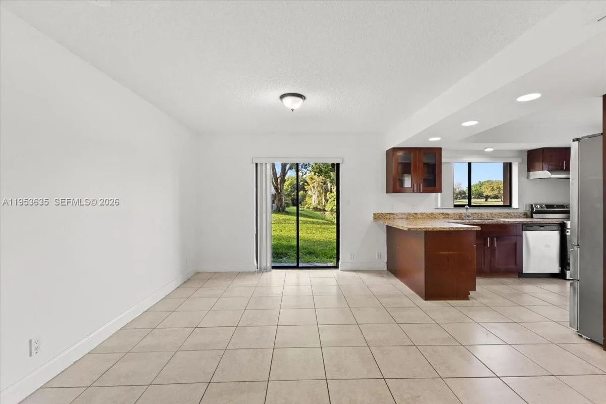 181 Wimbledon Lake Dr 181, Plantation, Florida 333, Plantation, Florida 33324, 3 Bedrooms Bedrooms, ,2 BathroomsBathrooms,Residential Lease,For Rent,181 Wimbledon Lake Dr 181, Plantation, Florida 333,A11953635