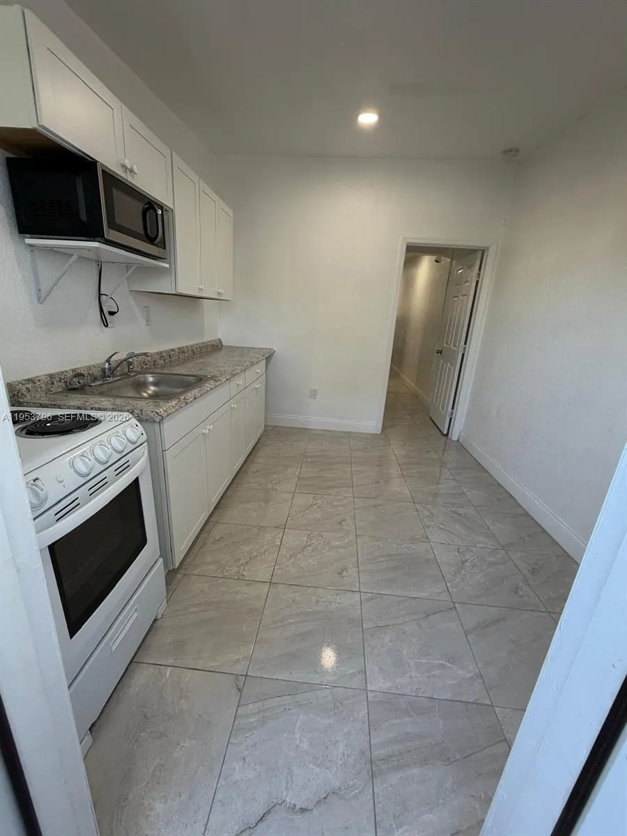 5245 Nw 192nd Ln 1, Miami Gardens, Florida 33055, Miami Gardens, Florida 33055, 1 Bedroom Bedrooms, ,1 BathroomBathrooms,Residential Lease,For Rent,5245 Nw 192nd Ln 1, Miami Gardens, Florida 33055,A11953796