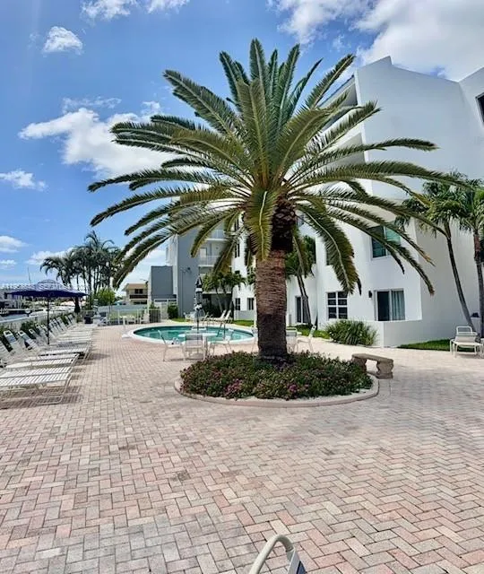 2850 Ne 14th St Cswy 110b, Pompano Beach, Florida, Pompano Beach, Florida 33062, 2 Bedrooms Bedrooms, ,2 BathroomsBathrooms,Residential,For Sale,2850 Ne 14th St Cswy 110b, Pompano Beach, Florida ,A11953848