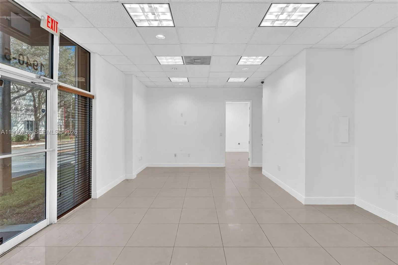 Entry to 1940-5, This area is big enough for a conference room or various offices. Connects to 1940-4 and 1940-3