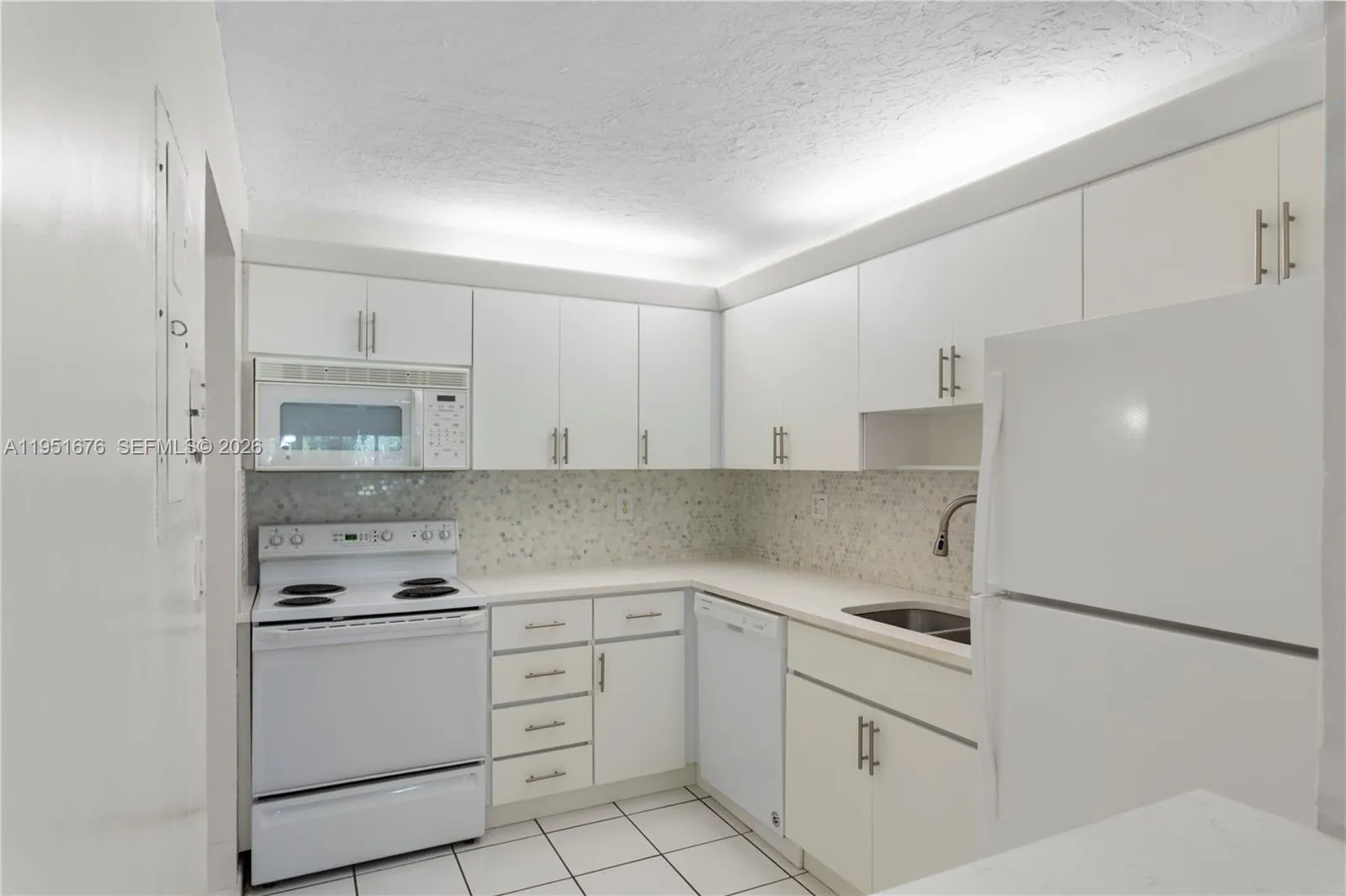 100 Lakeview Dr 108, Weston, Florida 33326, Weston, Florida 33326, 1 Bedroom Bedrooms, ,1 BathroomBathrooms,Residential,For Sale,100 Lakeview Dr 108, Weston, Florida 33326,A11951676