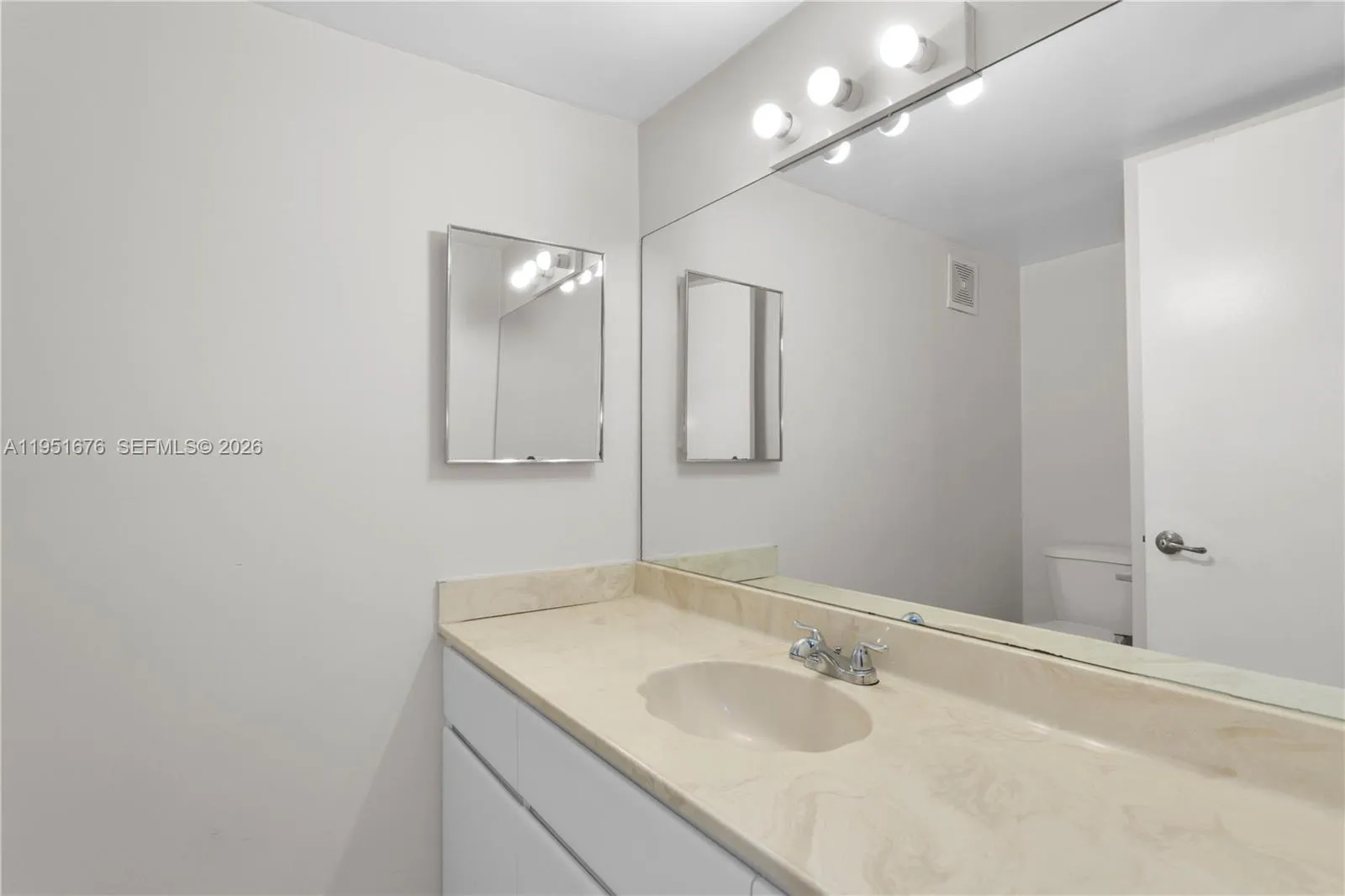 100 Lakeview Dr 108, Weston, Florida 33326, Weston, Florida 33326, 1 Bedroom Bedrooms, ,1 BathroomBathrooms,Residential,For Sale,100 Lakeview Dr 108, Weston, Florida 33326,A11951676