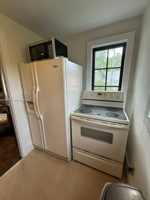 1015 Genoa St 2, Coral Gables, Florida 33134, Coral Gables, Florida 33134, 1 Bedroom Bedrooms, ,1 BathroomBathrooms,Residential Lease,For Rent,1015 Genoa St 2, Coral Gables, Florida 33134,A11953781