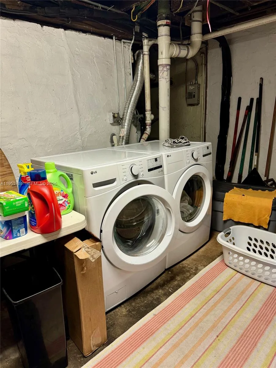 1015 Genoa St 2, Coral Gables, Florida 33134, Coral Gables, Florida 33134, 1 Bedroom Bedrooms, ,1 BathroomBathrooms,Residential Lease,For Rent,1015 Genoa St 2, Coral Gables, Florida 33134,A11953781